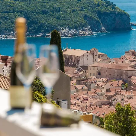 Guest House Allineeddubrovnik: Versatile Rooms with Free Parking Exterior photo