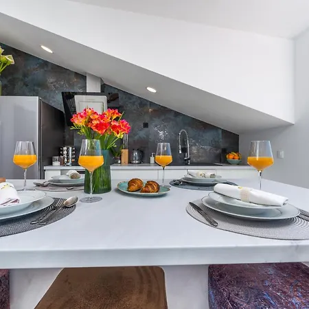 Guest House Allineeddubrovnik: Versatile Rooms with Free Parking Exterior photo