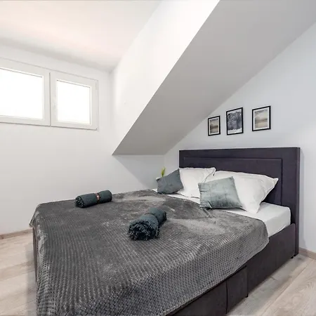 Guest House Allineeddubrovnik: Versatile Rooms with Free Parking Exterior photo