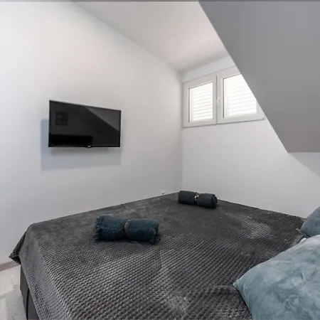 Guest House Allineeddubrovnik: Versatile Rooms with Free Parking Exterior photo