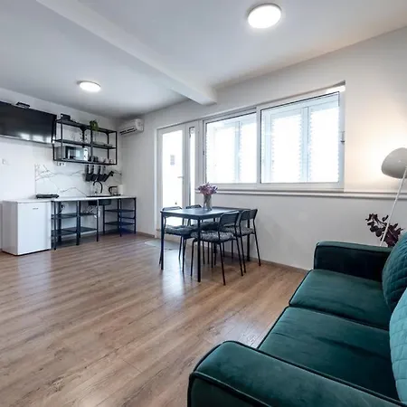 Guest House Allineeddubrovnik: Versatile Rooms with Free Parking Exterior photo