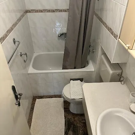 Guest House Allineeddubrovnik: Versatile Rooms with Free Parking Exterior photo