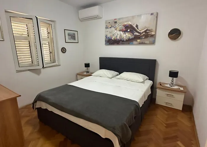 Guest House Allineeddubrovnik Choose Between Double Room Or Penthouse Or Studio Apartments Free Parking